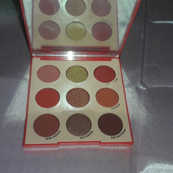 COLOUR POP - Picture 2 of 4